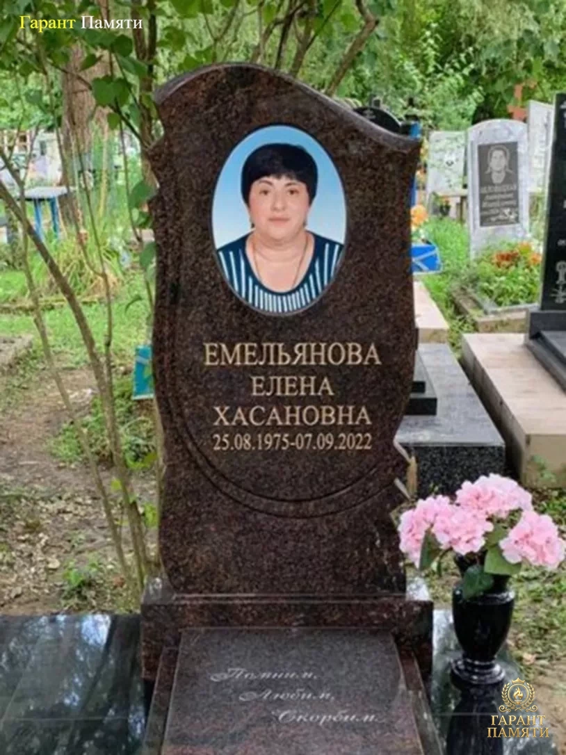 Памятник из цветного гранита 10